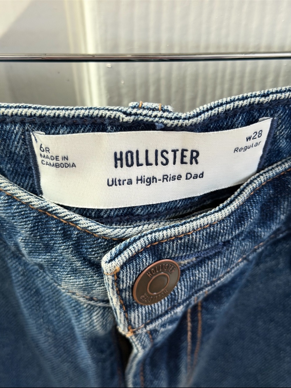 Hollister Ultra High-Rise Womans Jeans - Medium Blue Denim